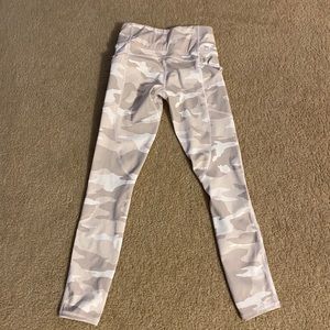 Athleta Taupe Camo zip pocket 7/8 tight XXS